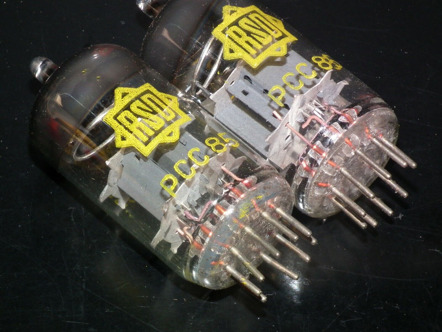 One (1 pcs) PCC85 RSD 9Q8 NIB Inclined Big Ring Getter Dark Flashing