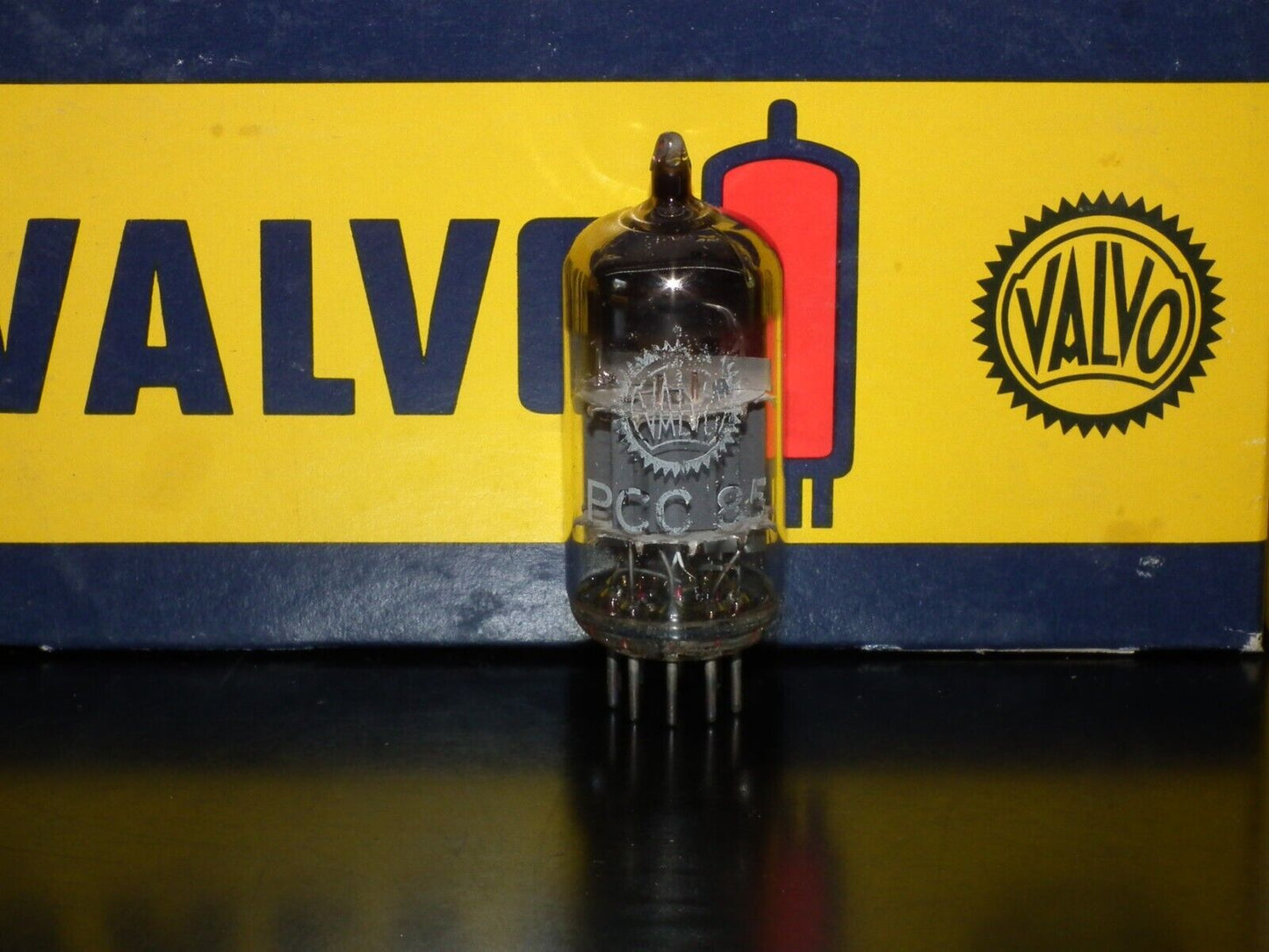 One PCC85 Valvo 9AQ8 NOS NIB