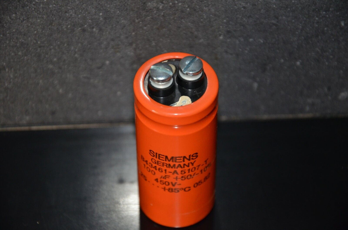 Two vintage NOS electrolytic capacitors 100uF 450V Siemens Germany (screw term.)