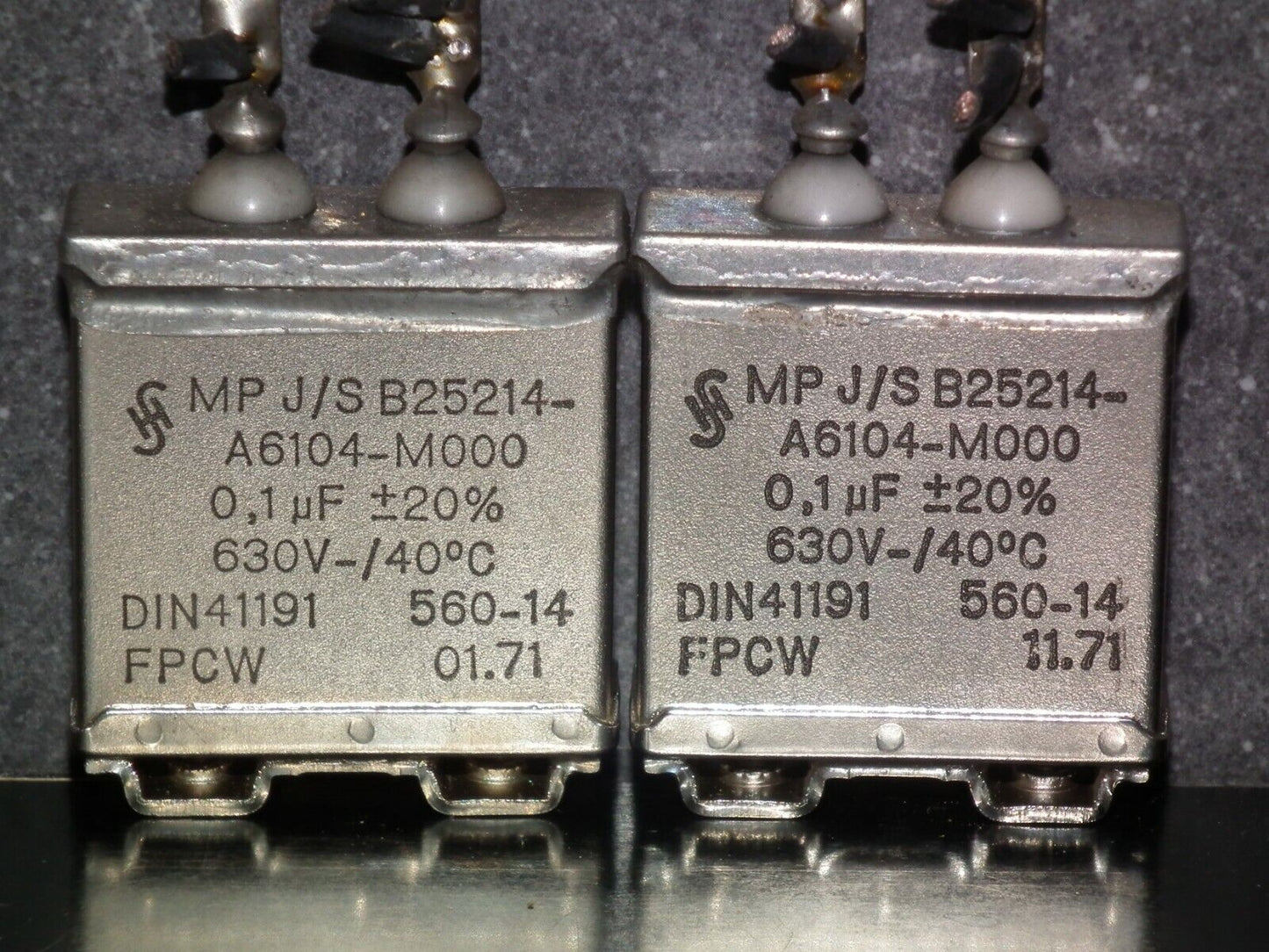 Two vintage Siemens PIO capacitors 0.1 uF / 630V Klangfilm tube audio 1971