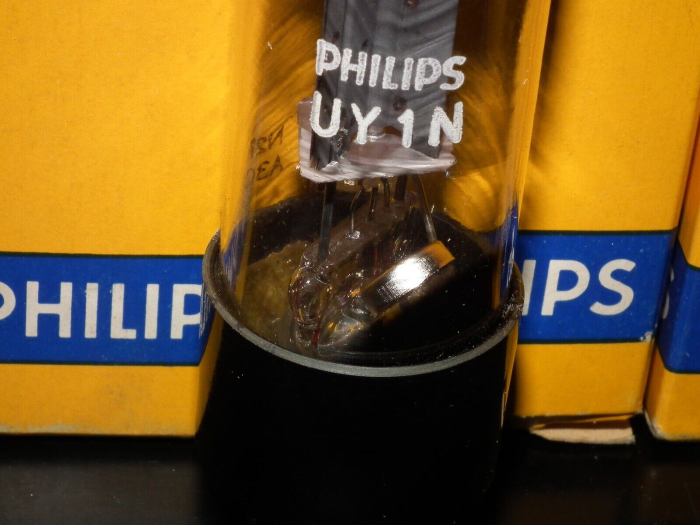 UY1N Philips NOS NIB