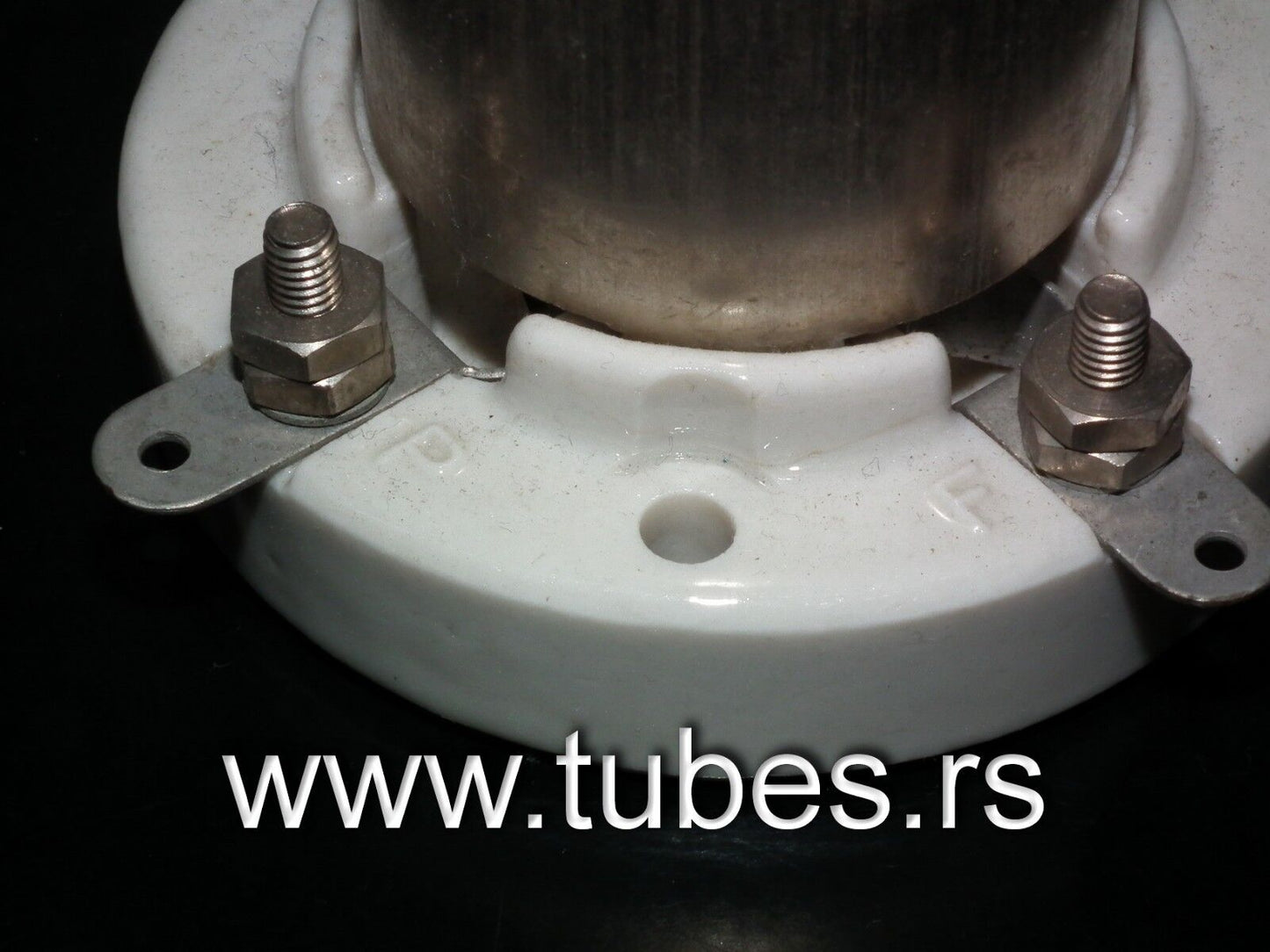 One VINTAGE 4 pin Jumbo Ceramic Socket