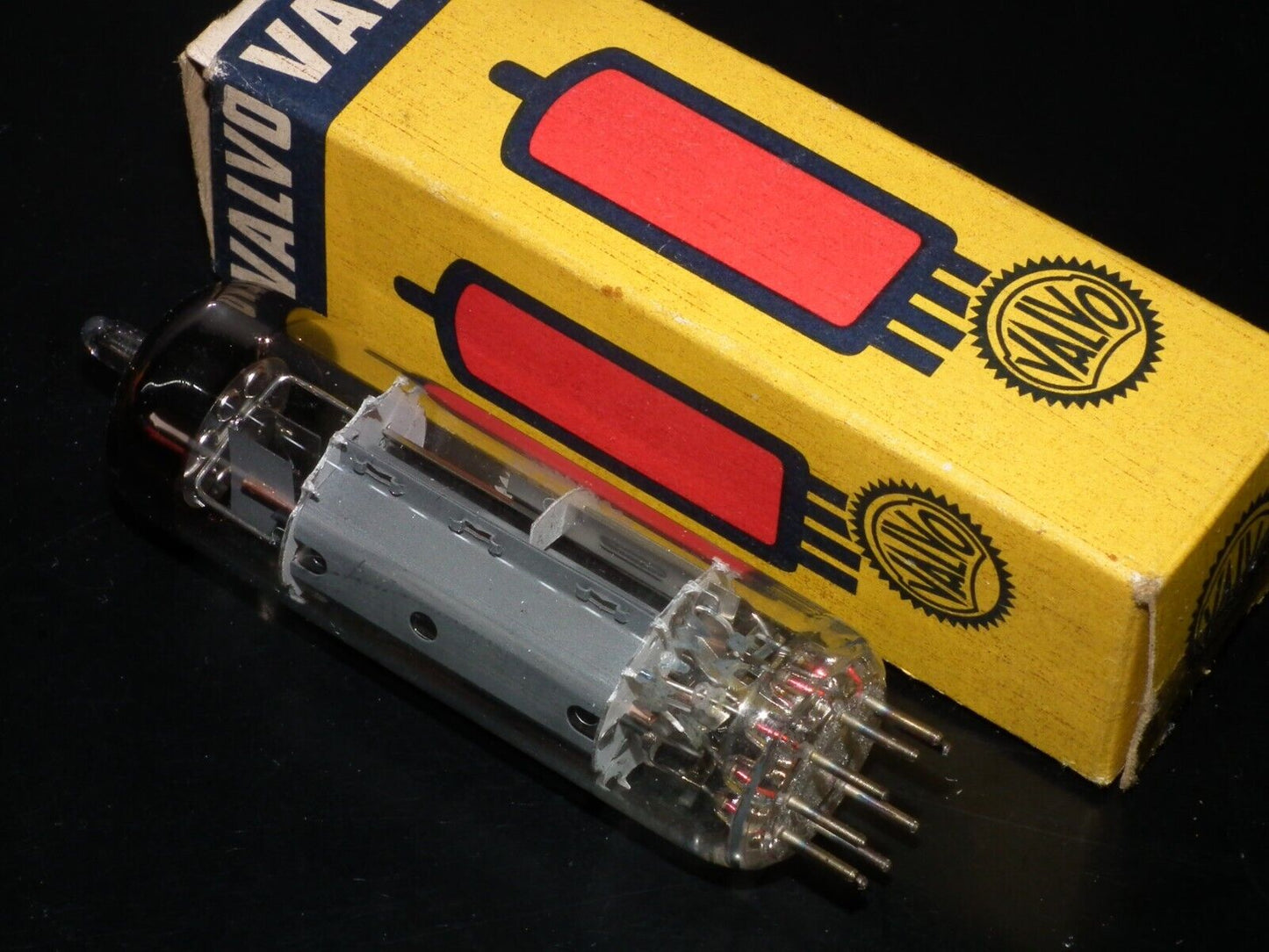 One (1 tube) PCL86 14GW8 Valvo NOS NIB