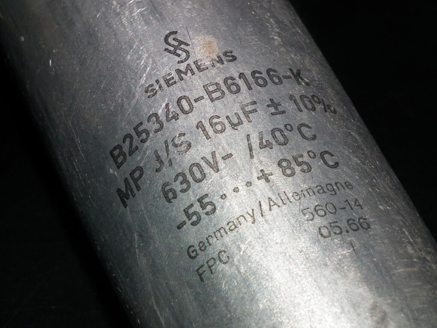 One NOS vintage Siemens PIO capacitors 16uF 630V Klangfilm, glass end seal 60s