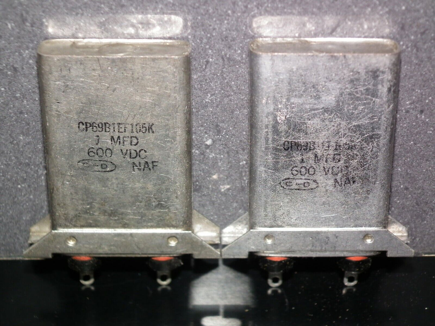 Two (2 pcs) NOS vintage PIO Capacitors 1u 600V Aerovox CP69B1EF105K