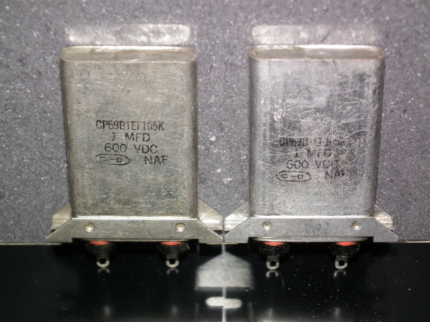 Two (2 pcs) NOS vintage PIO Capacitors 1u 600V Aerovox CP69B1EF105K