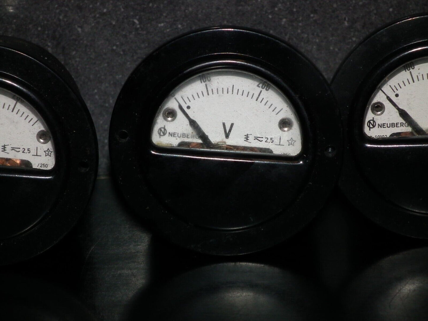 One Vintage Neuberger Instrument Voltmeter 0 - 250V NOS New Old Stock Retro Look