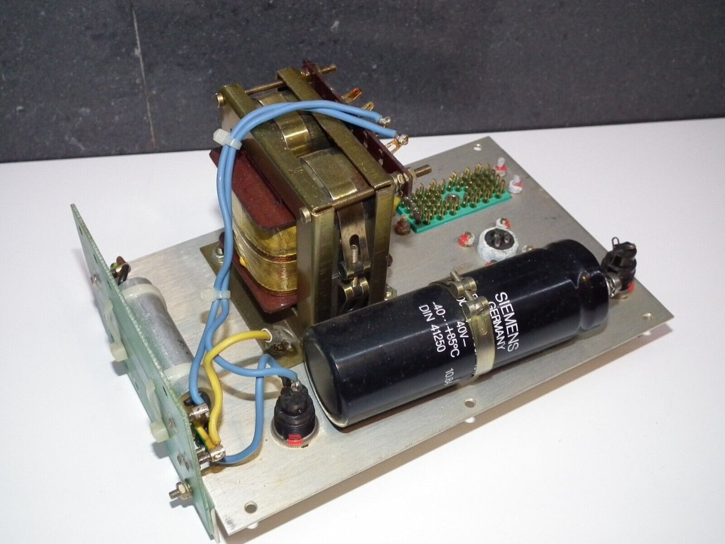 Siemens vintage electrolytic capacitor 1000uF 40V West Germany (screw term.)