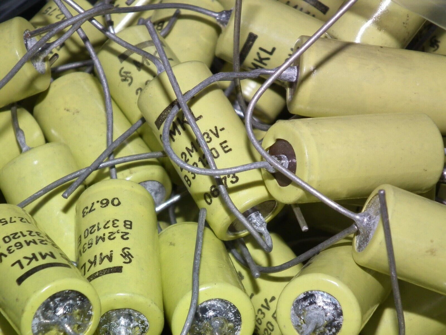 Four 4 NOS vintage Siemens MKL Capacitors 2.2mfd 63V Klangfilm West Germany 2u2