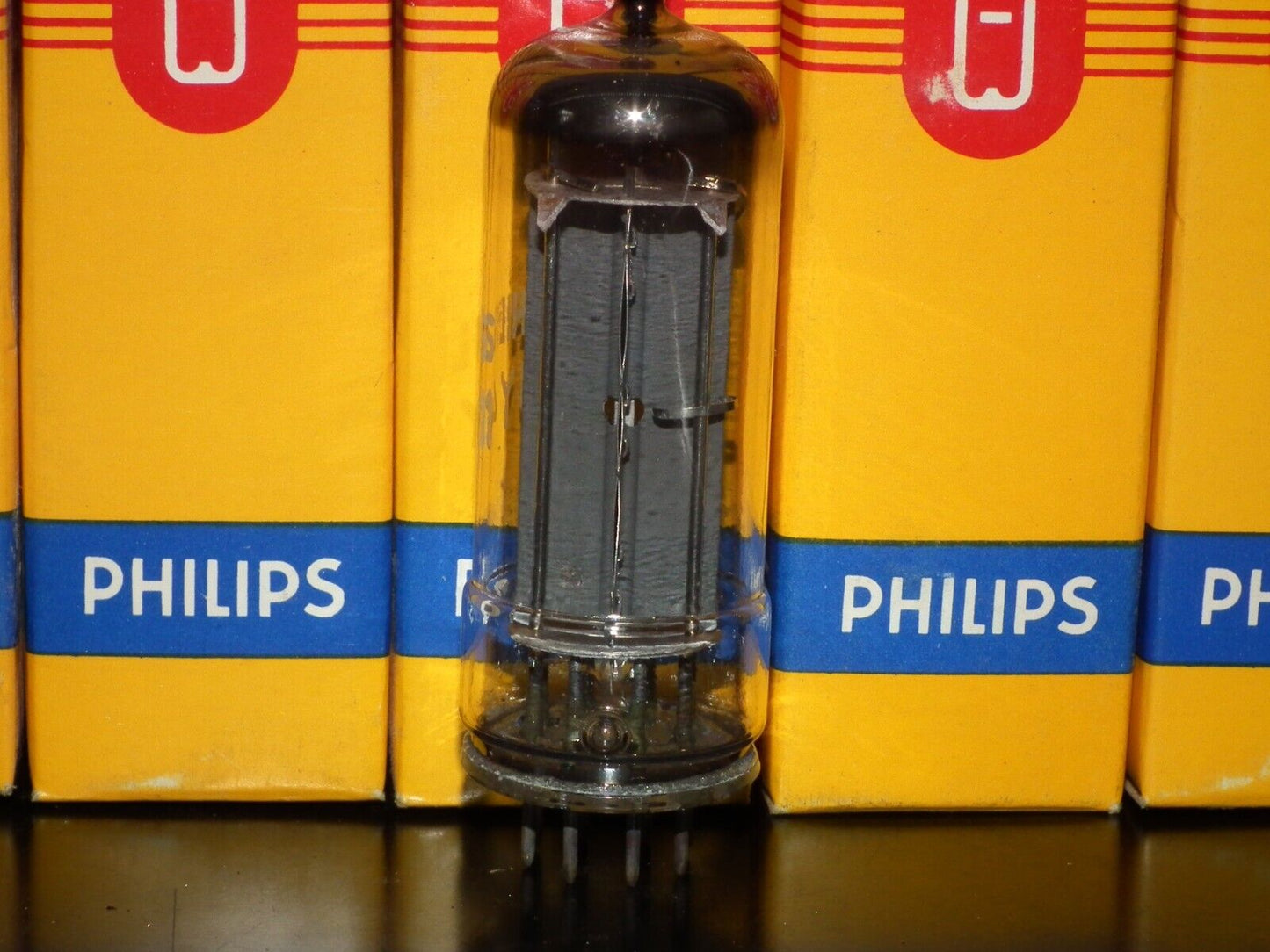 UY41 Philips NOS NIB