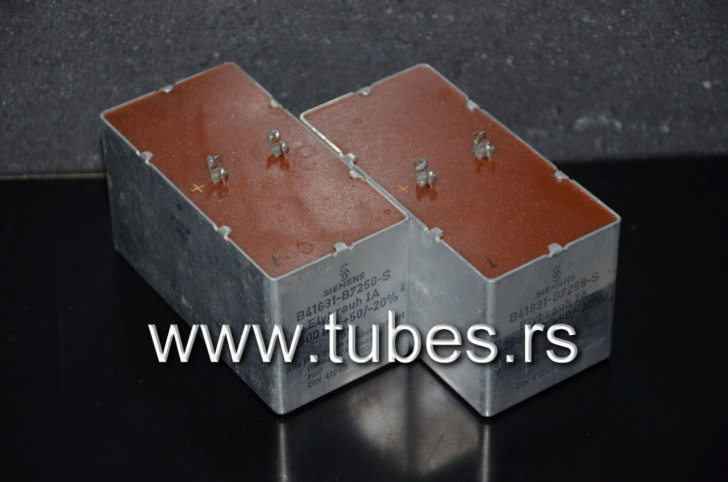 Two vintage Siemens electrolytic capacitors 2500uF / 35V Klangfilm, Germany