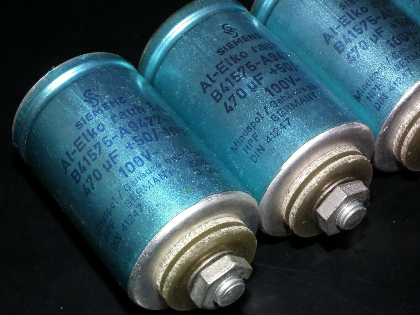 One vintage Siemens capacitor 470u 100V 470mfd Elko Rauh Made in West Germany 70