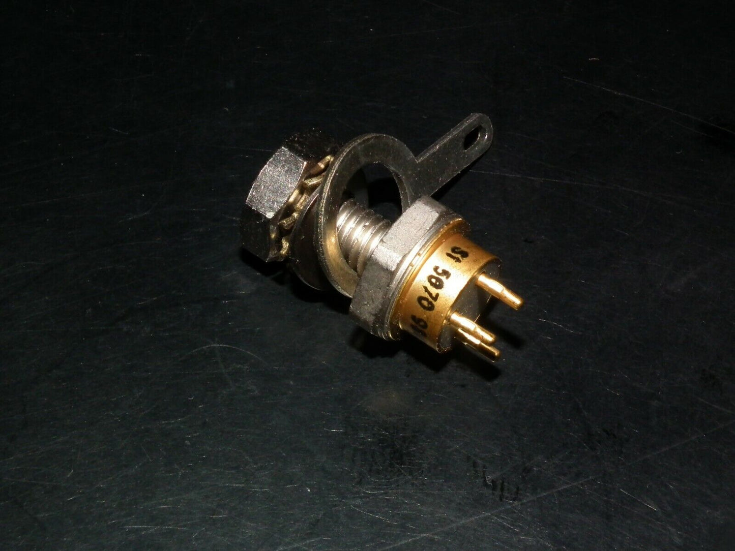 2N5070 SILICON NPN VHF POWER TRANSISTOR NOS With mounting parts