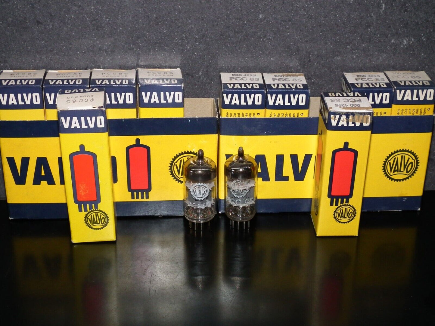Ten (10 pcs) PCC85 Valvo 9AQ8 NOS NIB
