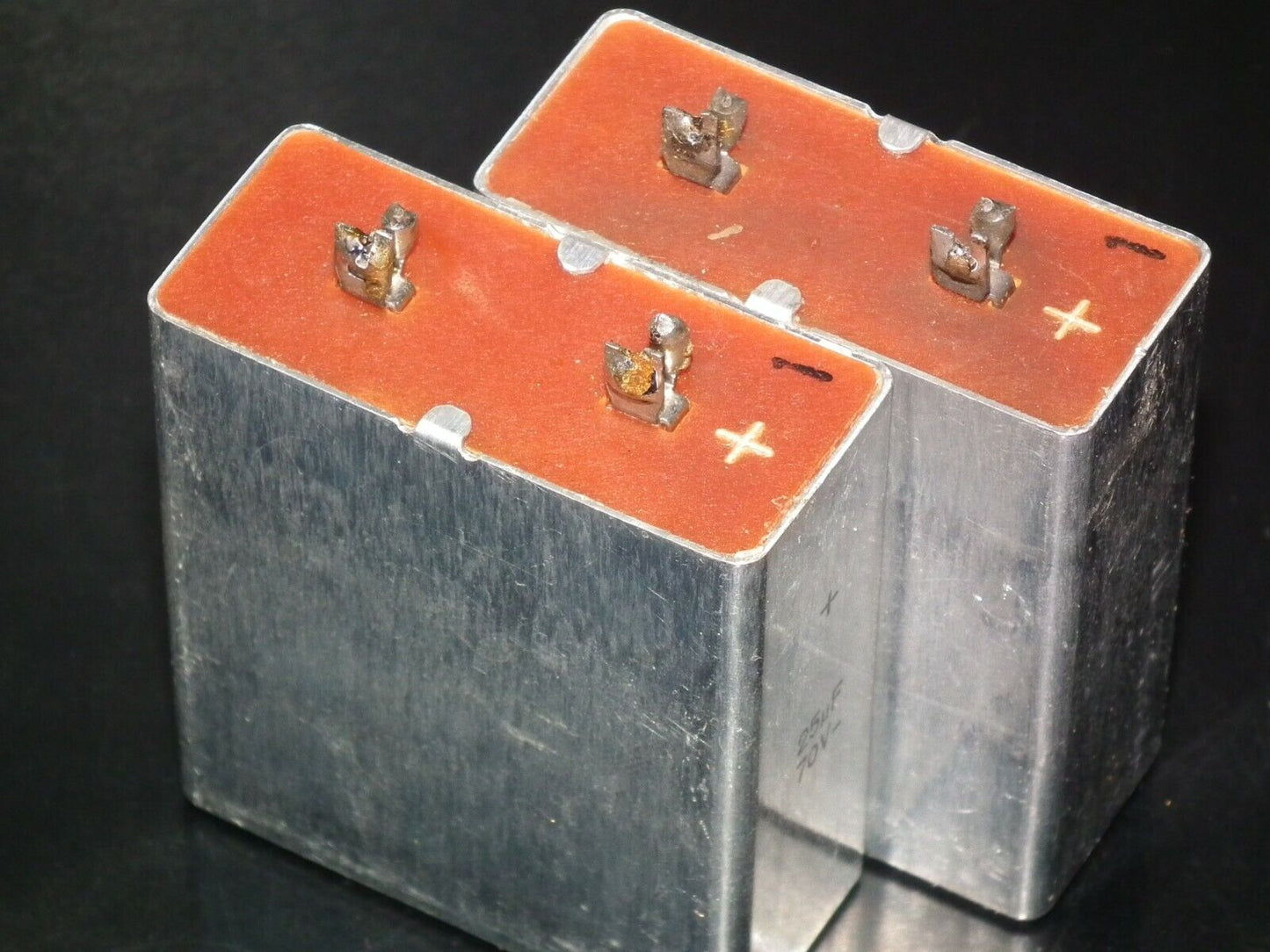 Two vintage Siemens electrolytic capacitors 25uF / 70V Klangfilm "Elyt glatt IB"