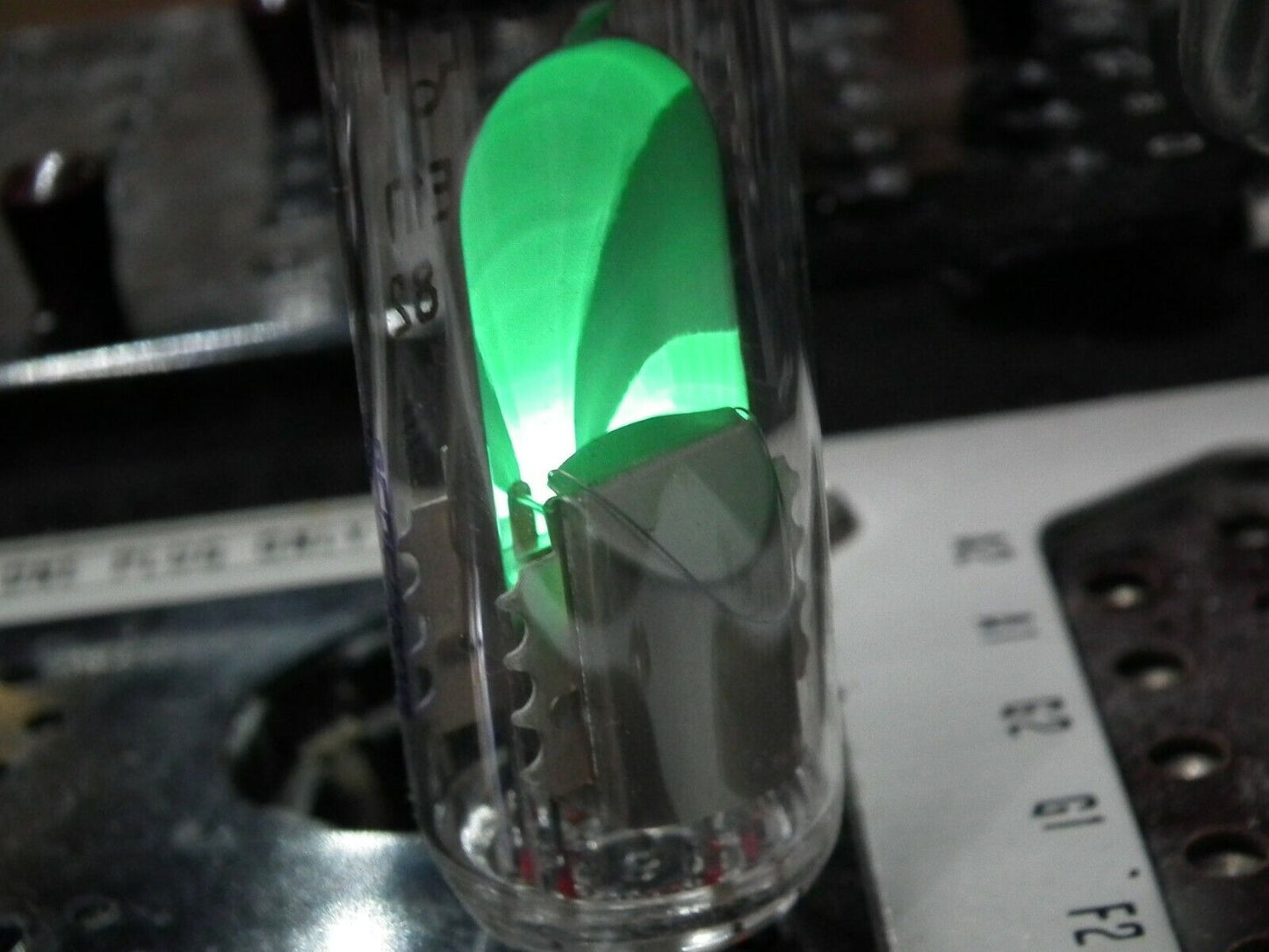 One (1 pcs) Reflektor EM80 6E1P tuning eye tube Made in 1982 Magic Eye Indicator