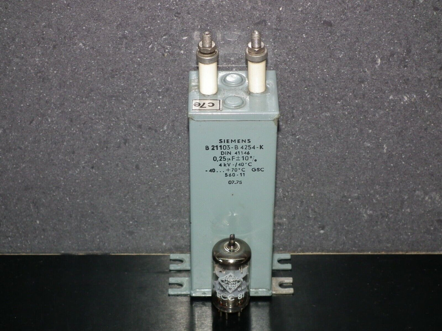 One vintage Siemens PIO capacitor 0.25u 4kV Klangfilm Made in West Germany 1975