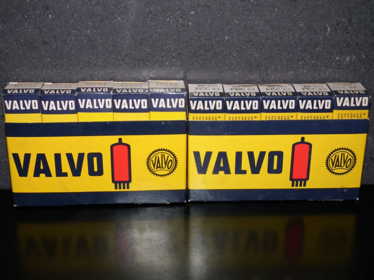 Ten (10 pcs) PCC85 Valvo 9AQ8 NOS NIB