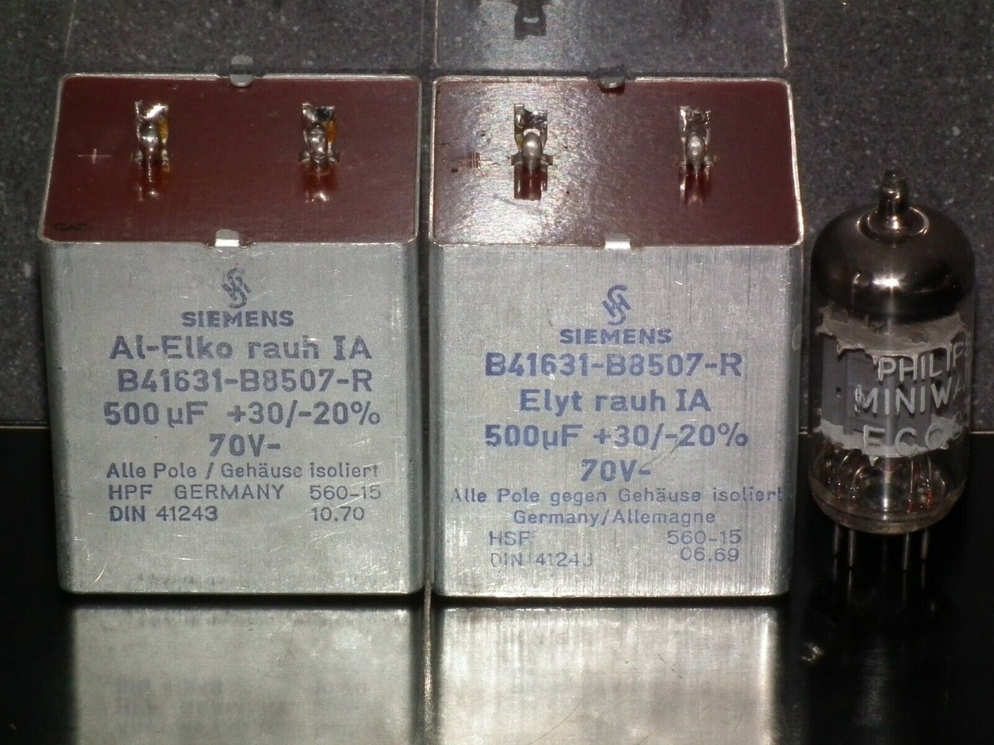 Two vintage Siemens electrolytic capacitors 500uF 70V Klangfilm, Germany 60s