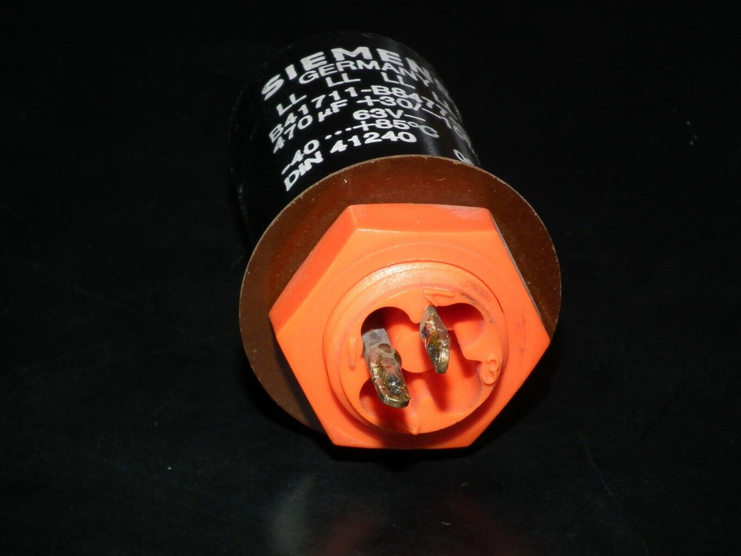 Two vintage Siemens electrolytic capacitors 470uF / 63V West Germany 1984