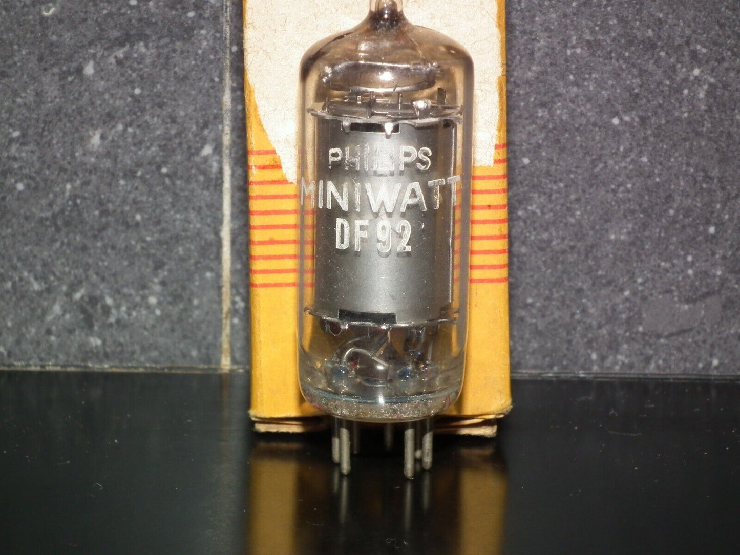 DF92 Philips 1L4 Radio Receiver Tube NOS NIB Old type square getter tube radio