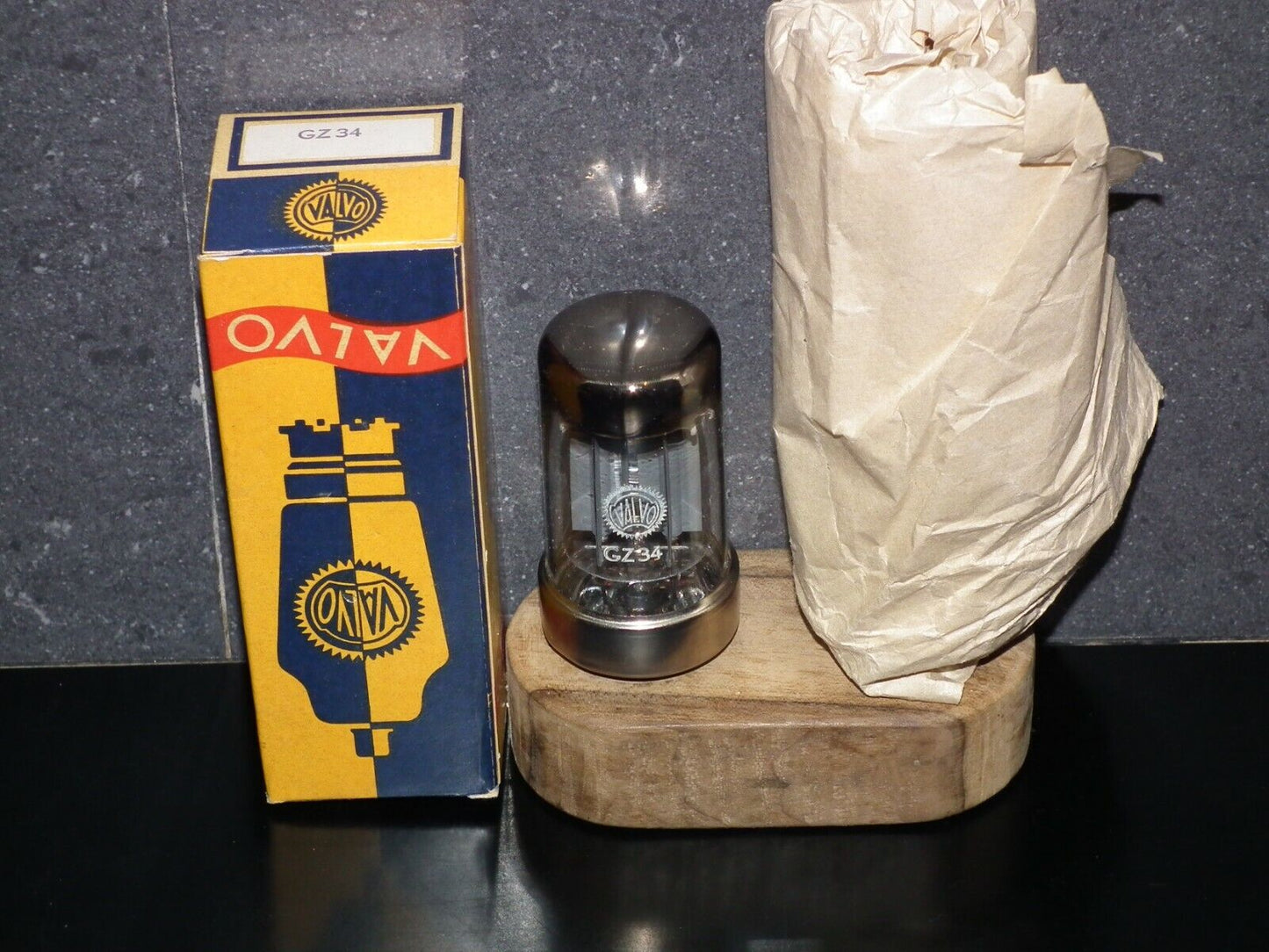 GZ34 Philips 5AR4 rectifier RARE Metal Base DD Getter NOS NIB 1955 branded Valvo