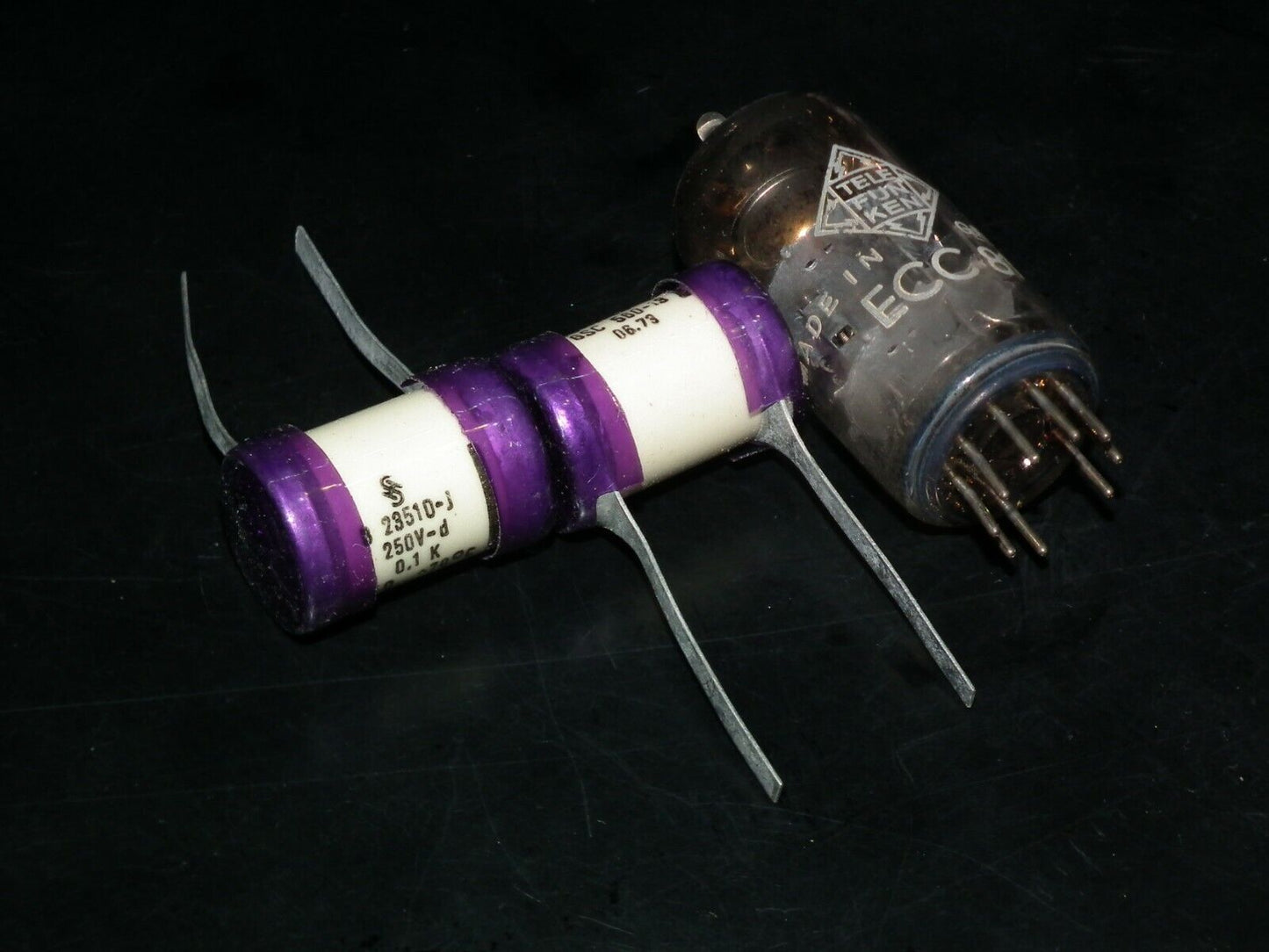Two vintage Sikatrop Capacitors 0.1mfd 250V Siemens Klangfilm Hi End 100nF 250V