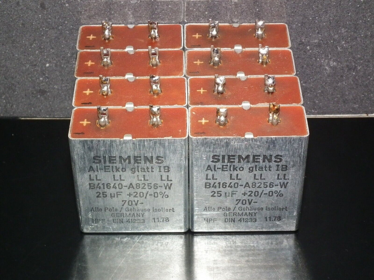 Two vintage Siemens electrolytic capacitors 25uF / 70V Klangfilm "Elyt glatt IB"