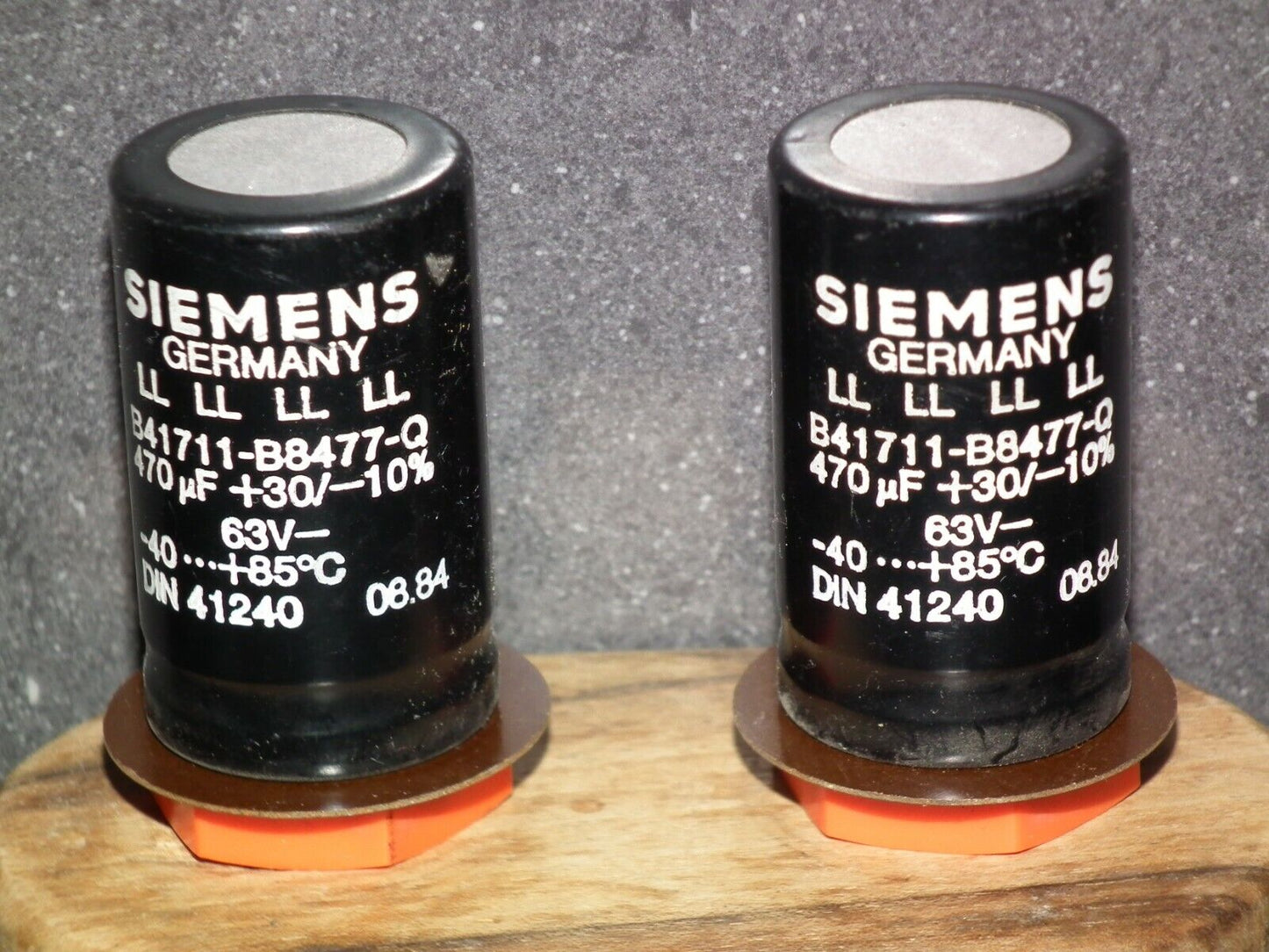 Two vintage Siemens electrolytic capacitors 470uF / 63V West Germany 1984