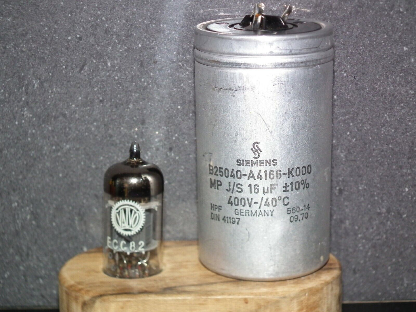 One vintage Siemens PIO capacitor 16u 400V Klangfilm Made in West Germany 1970