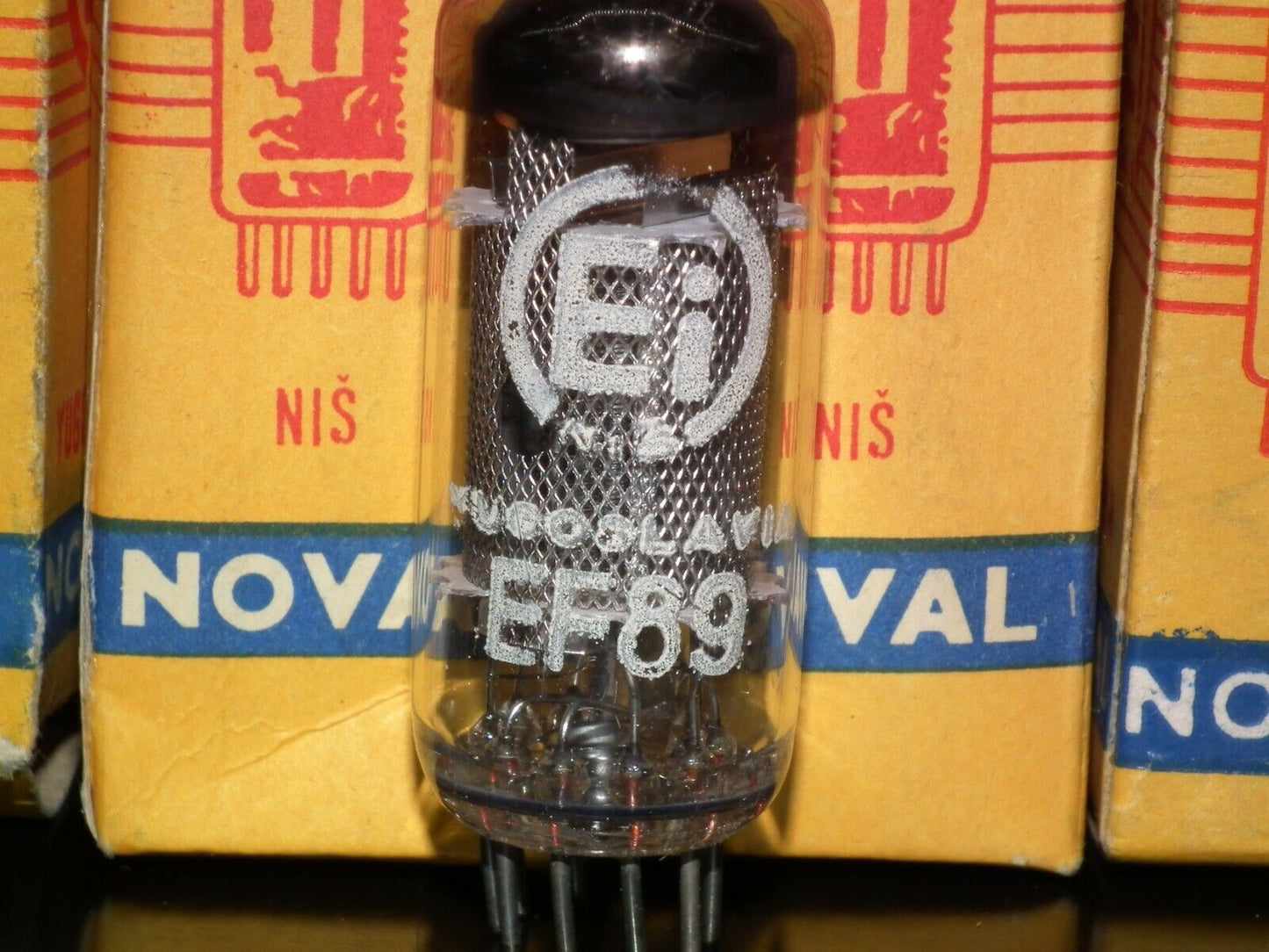 EF89 EI Philips 6DA6 Radio Receiver Tube NOS NIB Old Europe tube radio from 60s