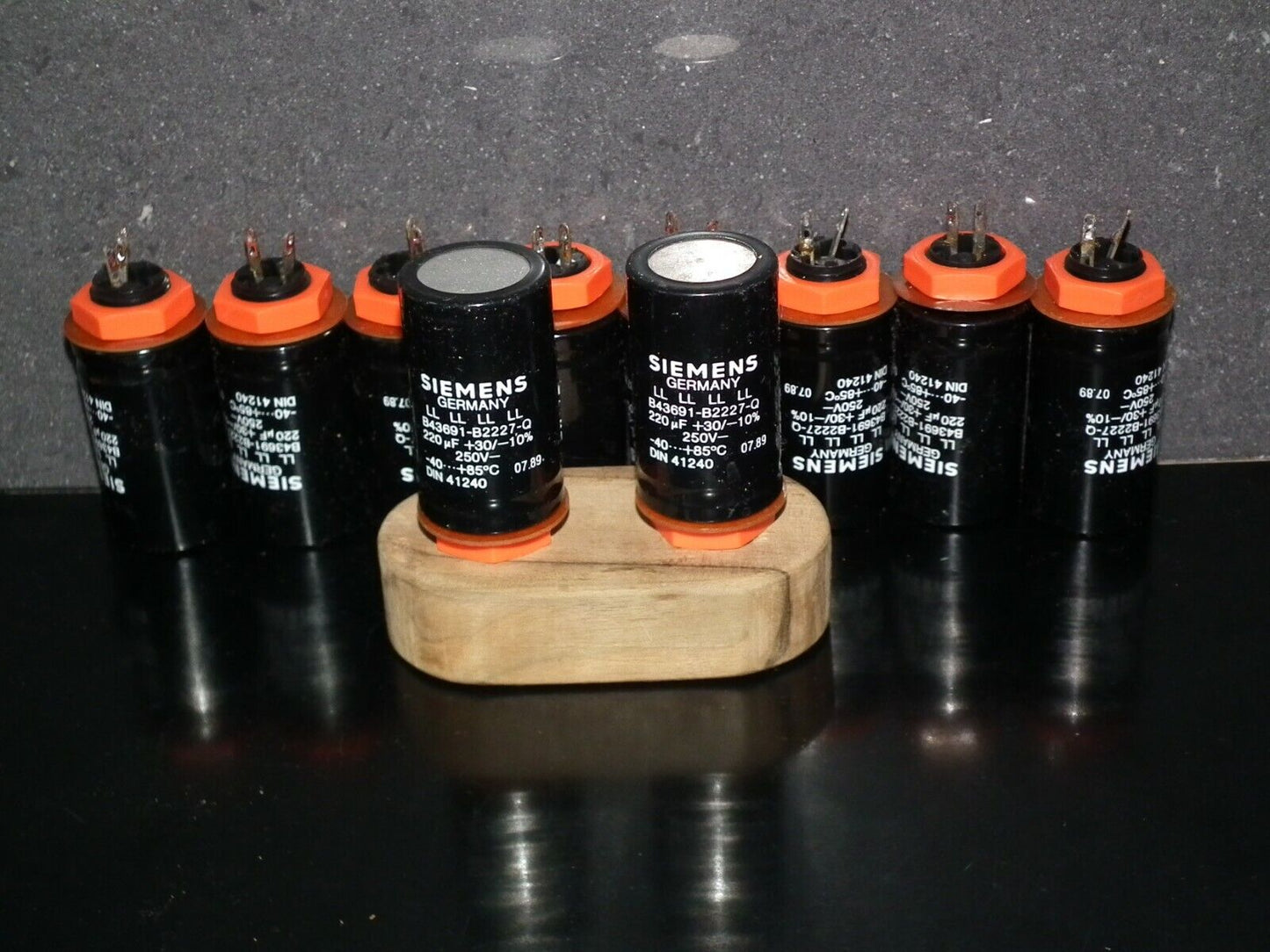 Vintage electrolytic capacitor 220uF 250V Siemens West Germany 1989 Long Life