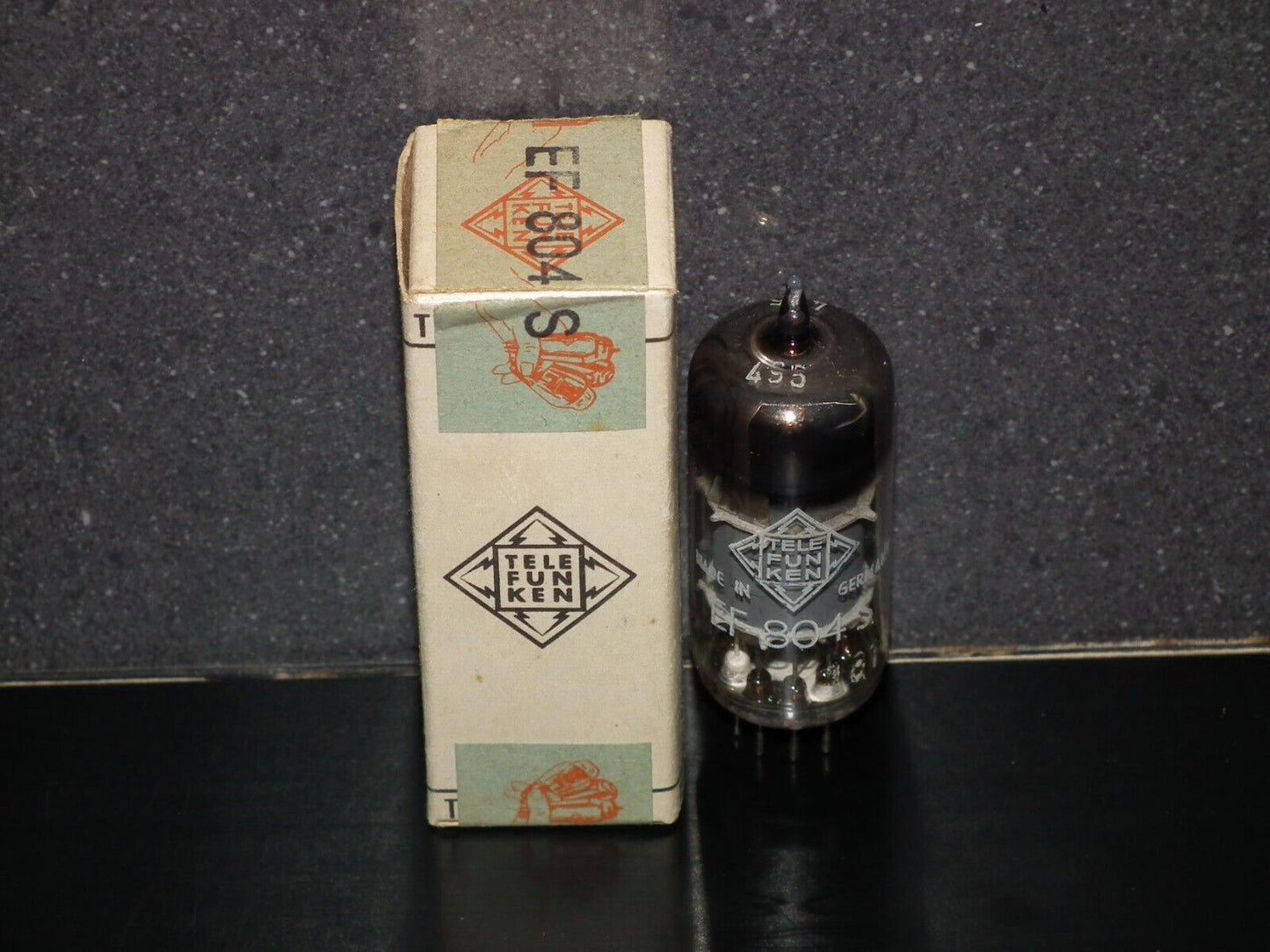 EF804S Telefunken NOS NIB Low Noise Microphone Pentode Diamond Bottom BW Box