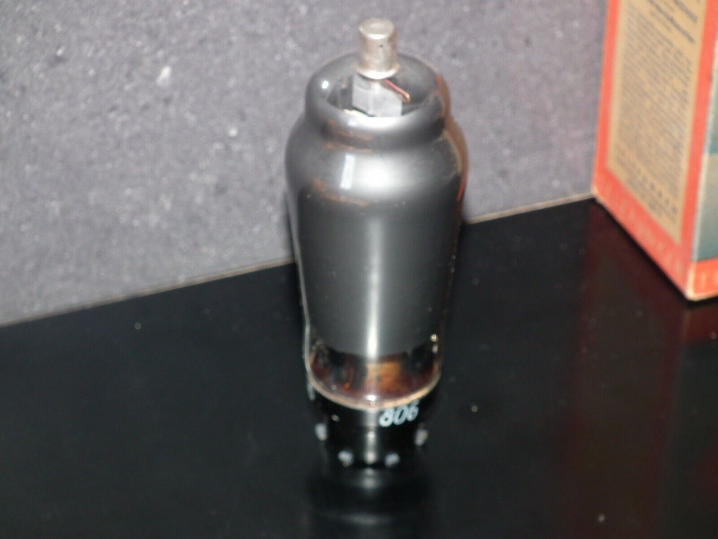 VL4 Telefunken NOS NIB tested 100%