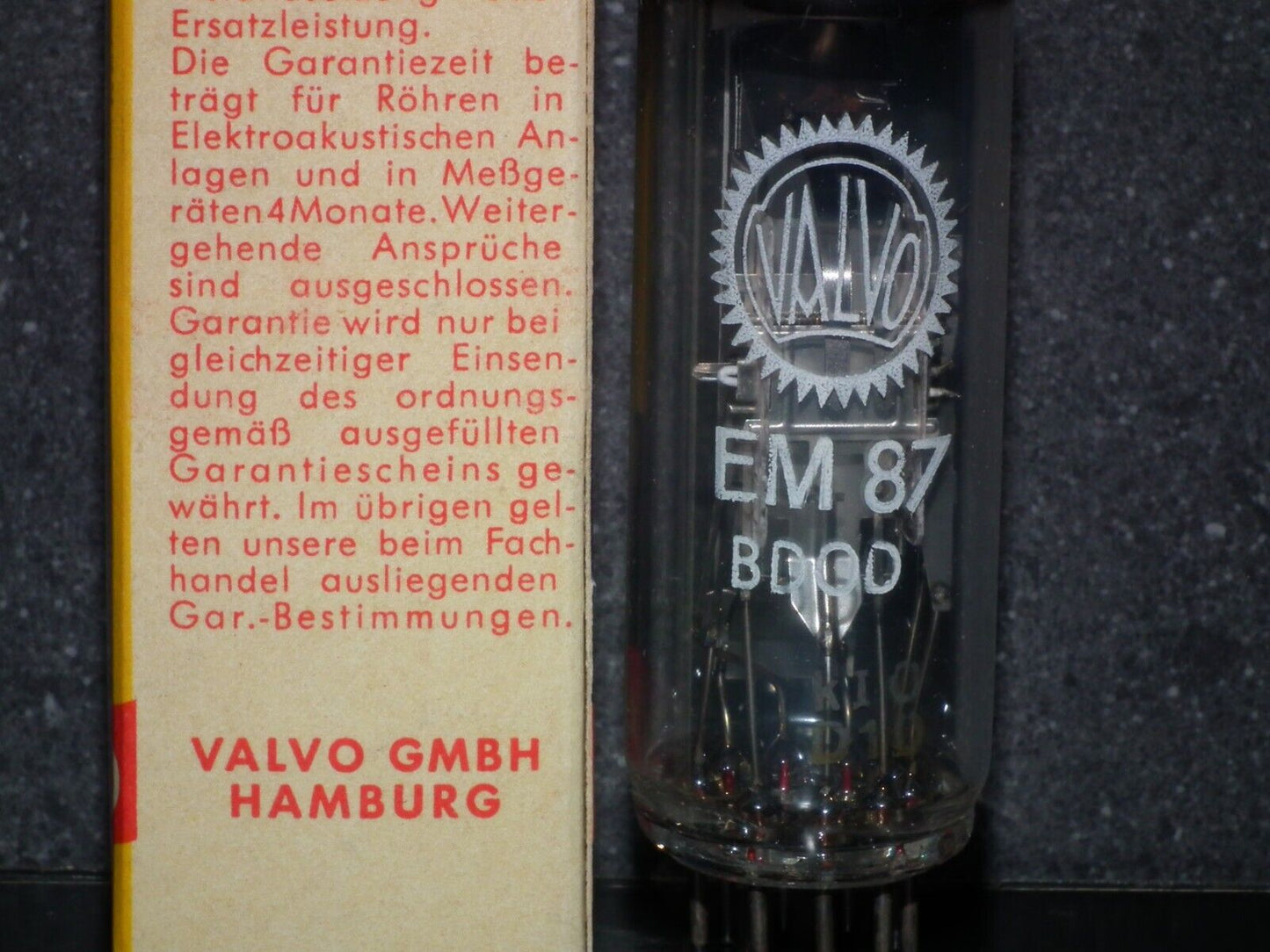 One (1 pcs) EM87 Valvo NOS NIB Tuning Indicator Tube Magic Eye