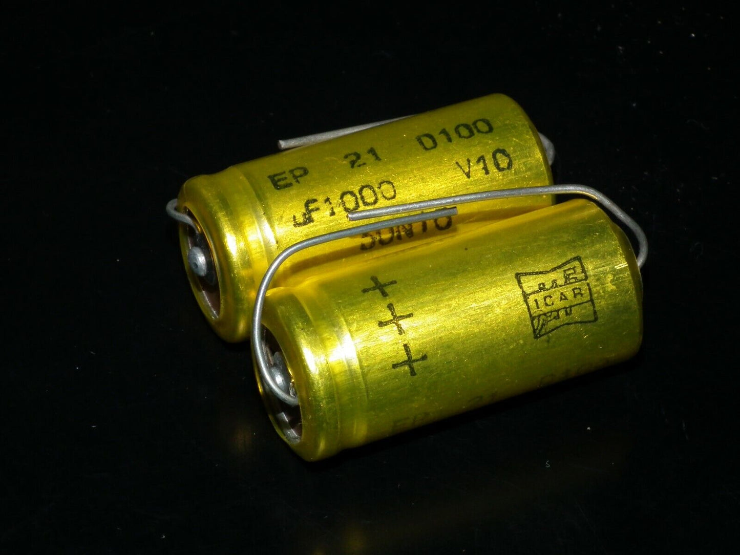 Two vintage ICAR Italy electrolytic capacitors 1000uF / 10V 60s 1000mfd