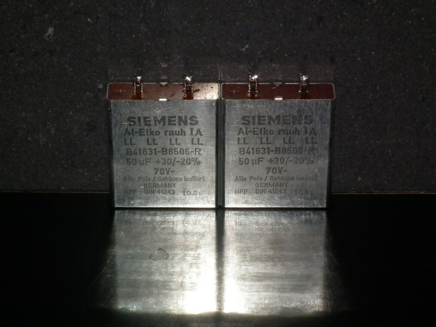 Two vintage Siemens electrolytic capacitors 50uF / 70V Klangfilm "Al-Elko rauh"