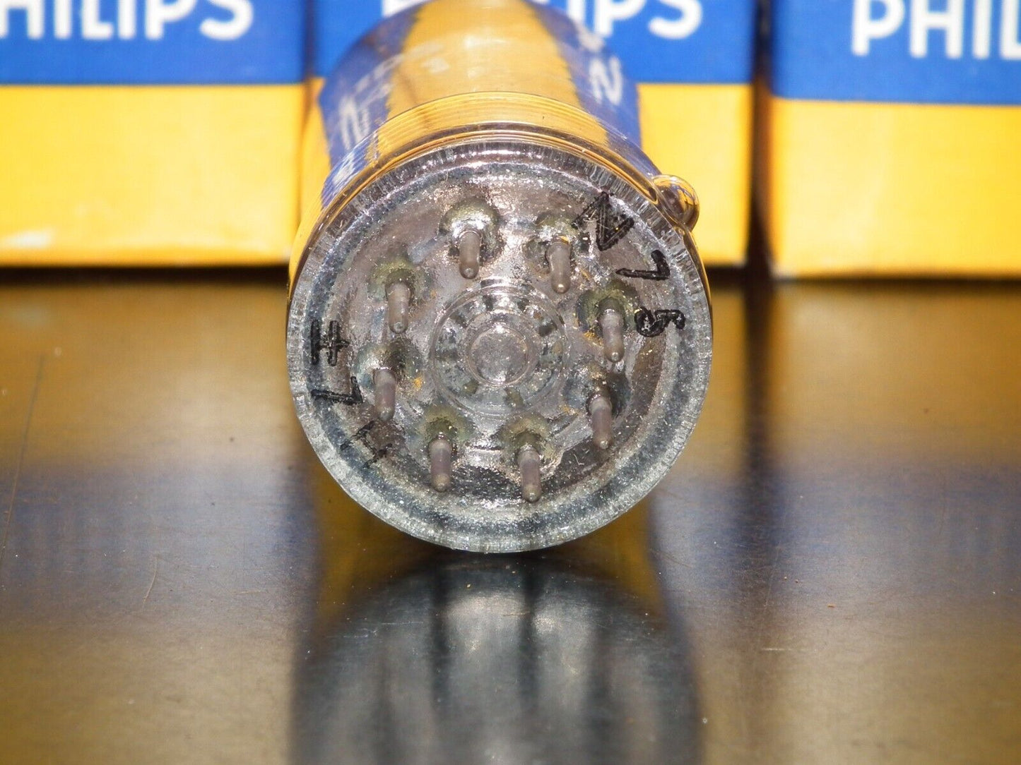 UY41 Philips NOS NIB