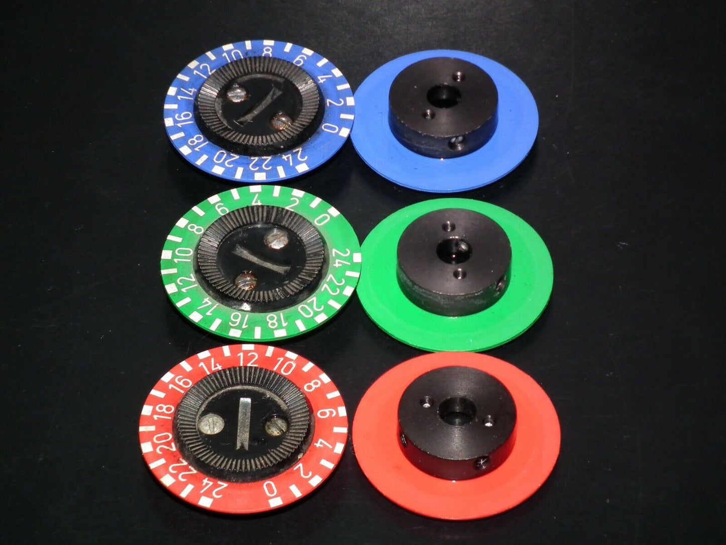 One (1 pcs) Vintage KNOB for 6mm shaft 0-24 Red Green Blue