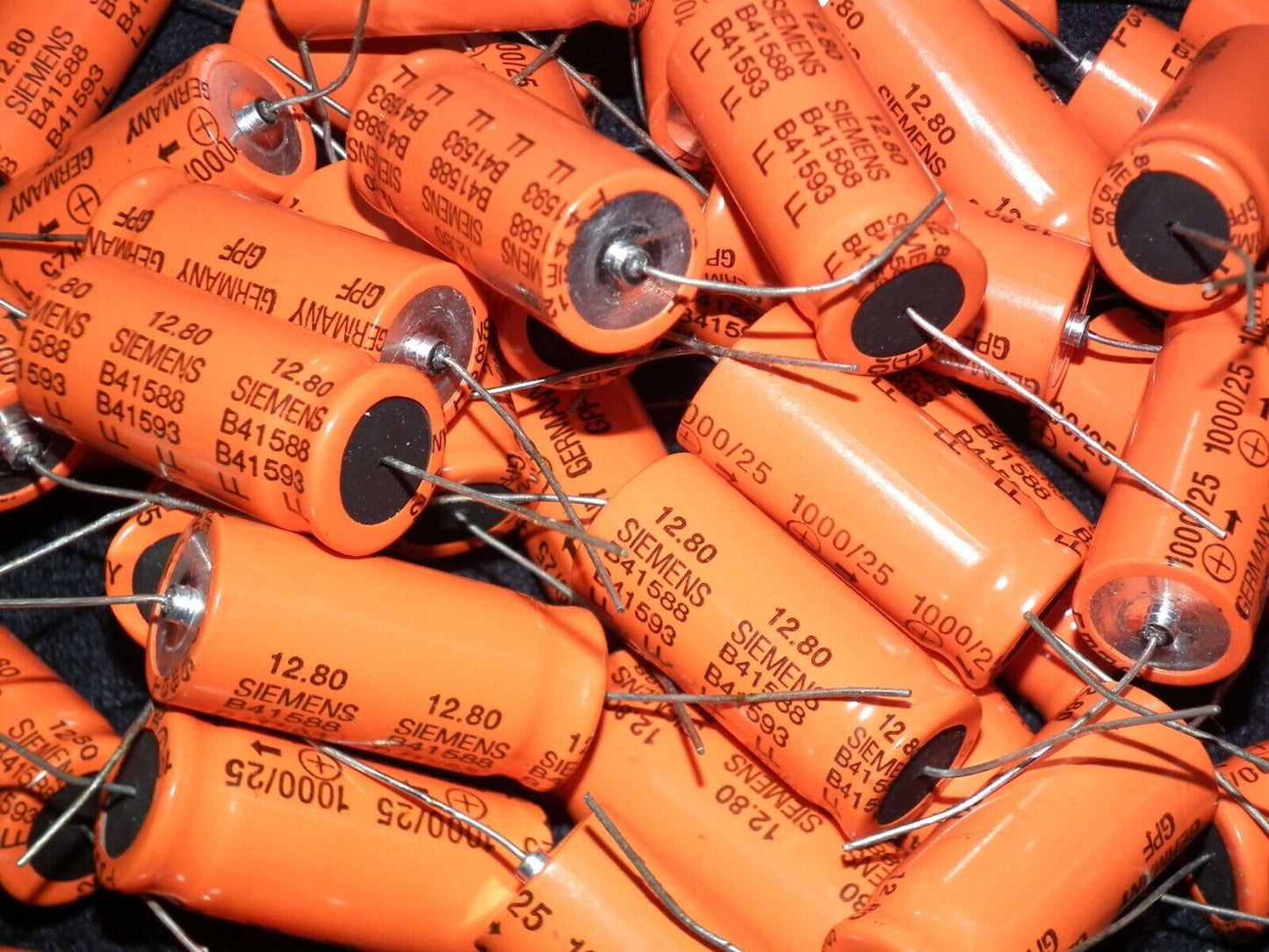 Four vintage NOS electrolytic capacitors 1000uF 25V Siemens W Germany Orange Can