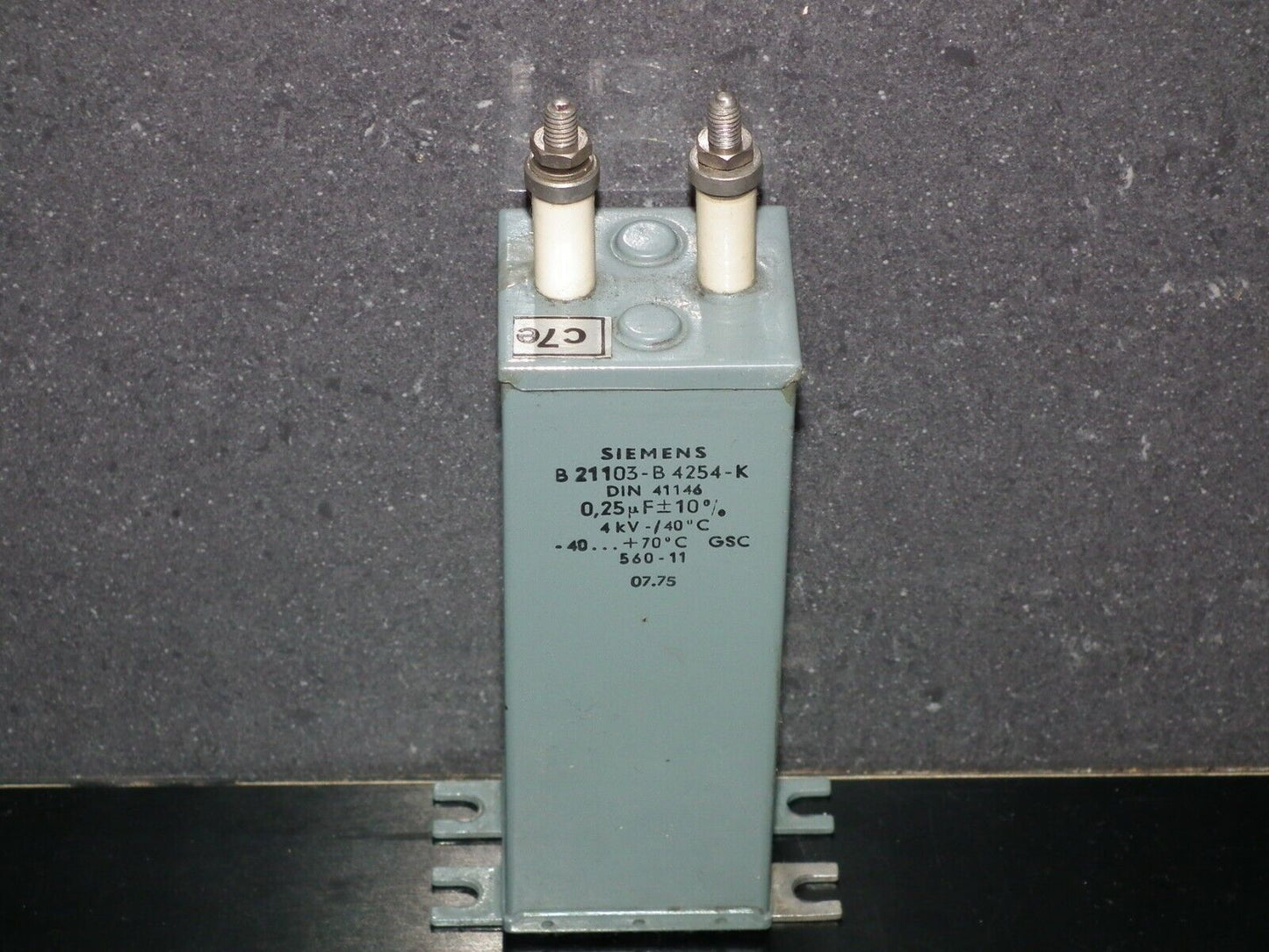 One vintage Siemens PIO capacitor 0.25u 4kV Klangfilm Made in West Germany 1975