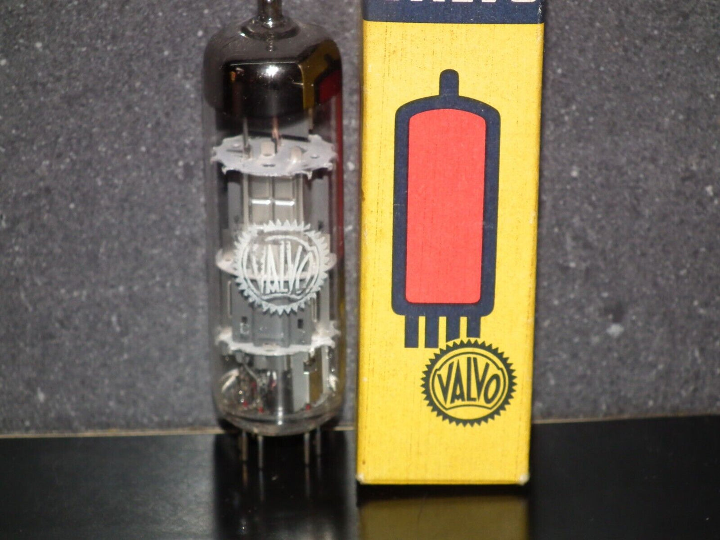 One (1 tube) PCL86 14GW8 Valvo NOS NIB