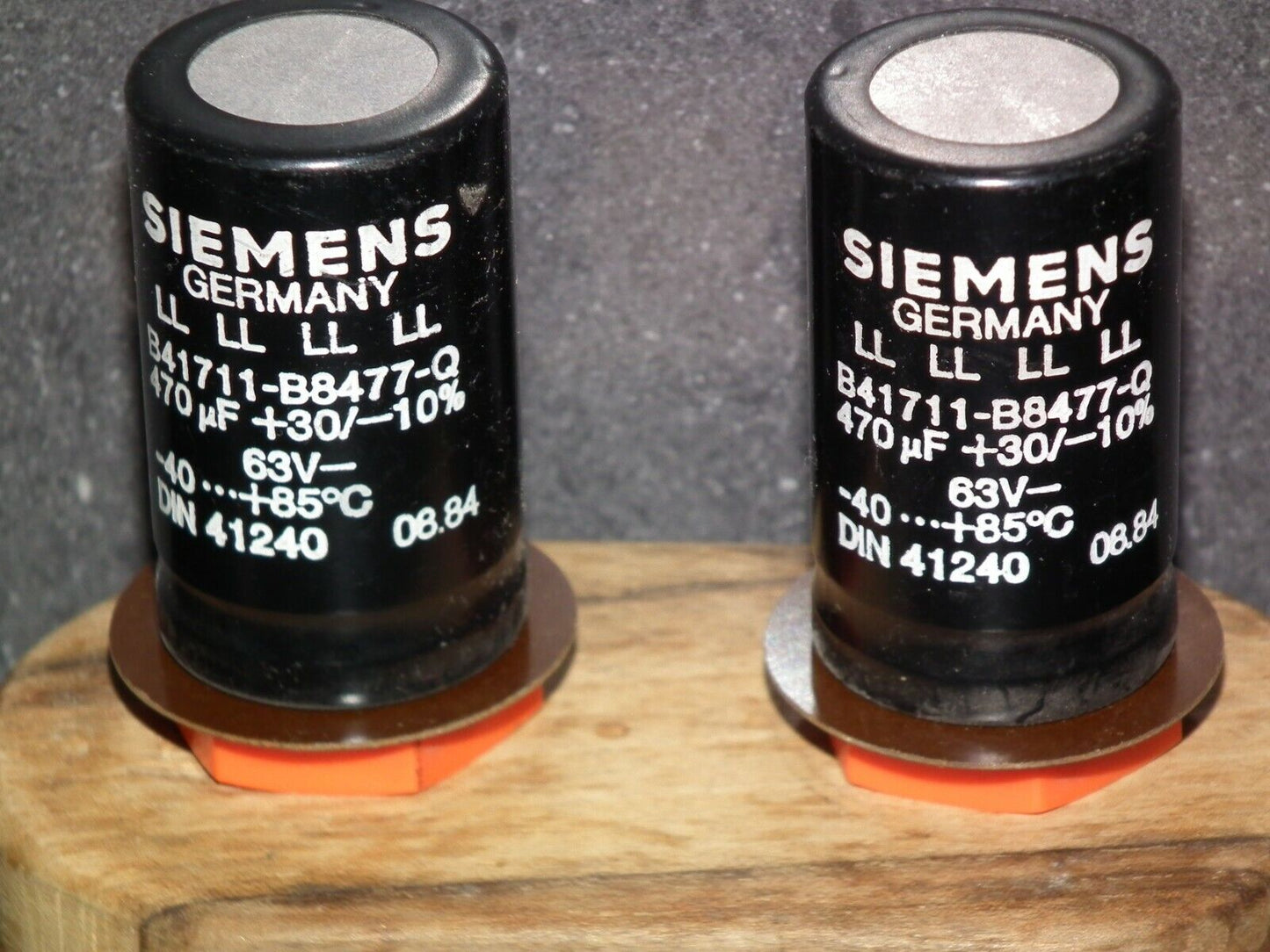 Two vintage Siemens electrolytic capacitors 470uF / 63V West Germany 1984