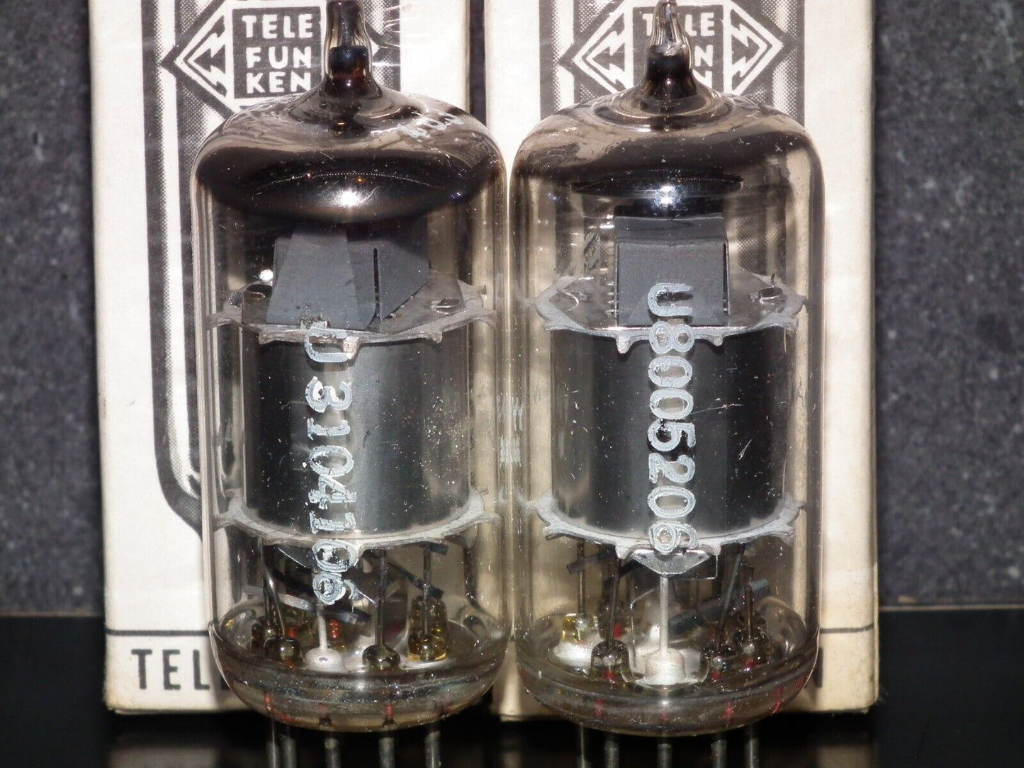 ONE (1pcs) NOS NIB Sealed EF86 Telefunken Silver, Diamond bottom Low Noise