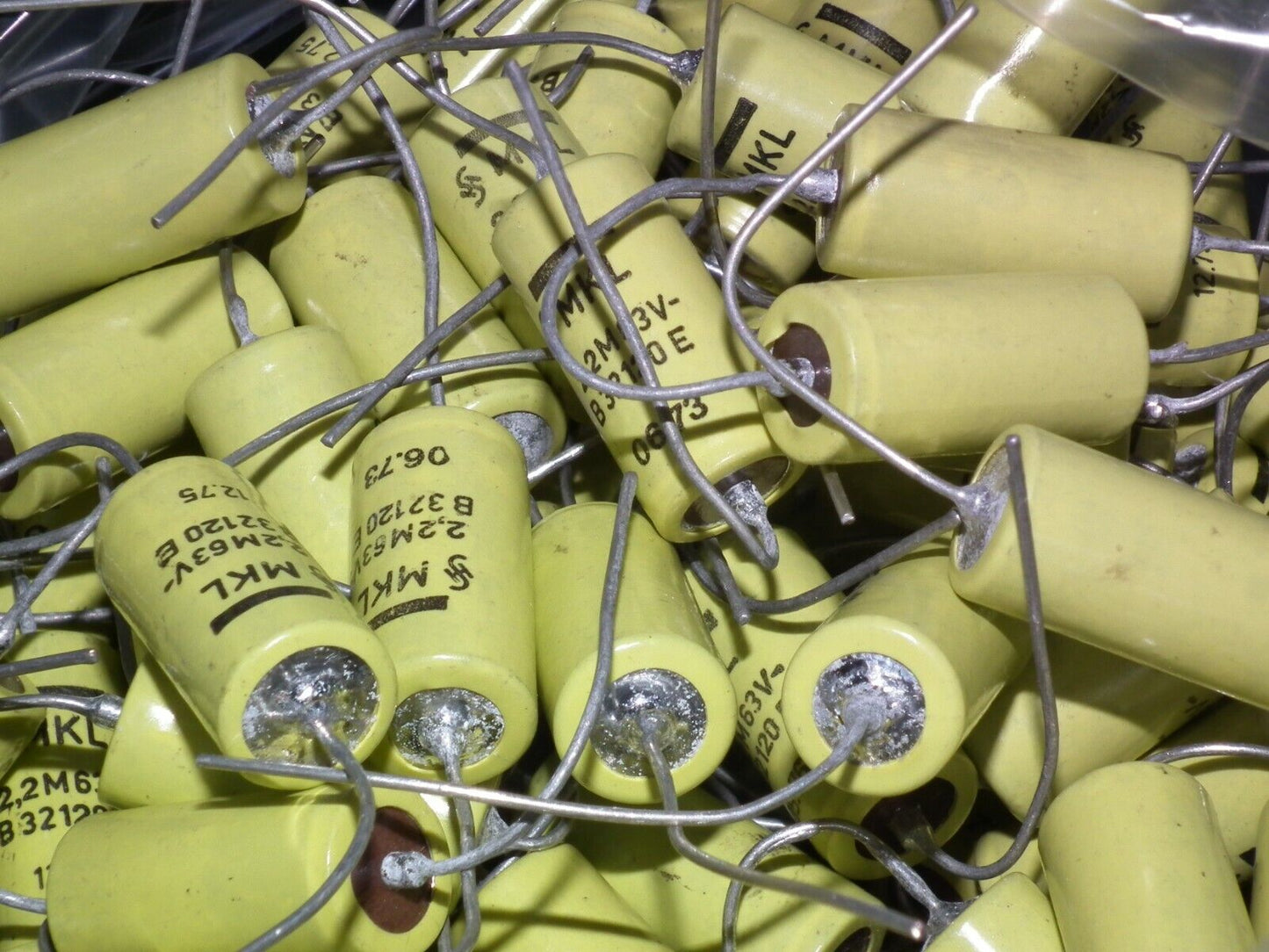 Four 4 NOS vintage Siemens MKL Capacitors 2.2mfd 63V Klangfilm West Germany 2u2