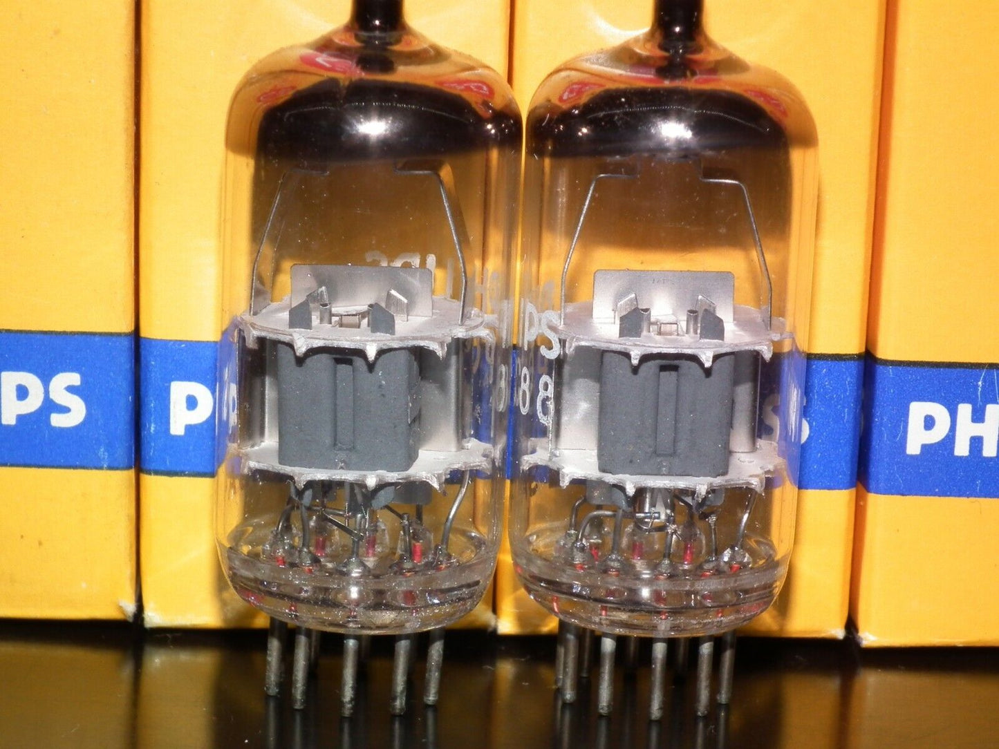 One (1 tube) PCC88 Philips 7DJ8 Platinum Heerlen Holland Dimpled Disc early 70s