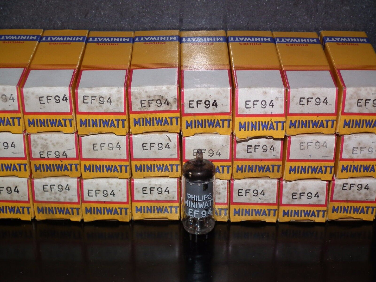 NOS NIB EF94 6AU6 Mullard (Blackburn tube plant 1963, rebranded Philips)