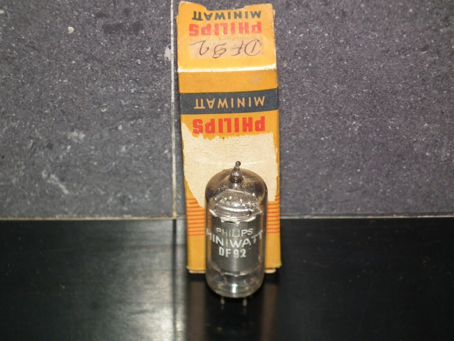DF92 Philips 1L4 Radio Receiver Tube NOS NIB Old type square getter tube radio