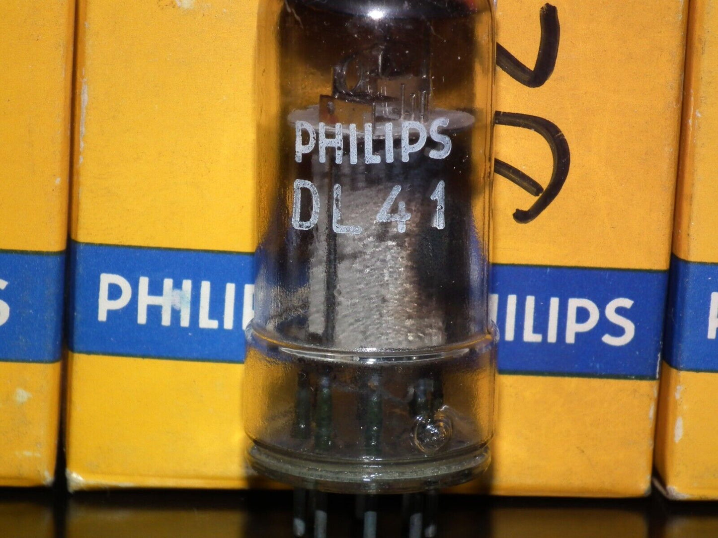 One (1 pcs) Philips DL41 Battery Output Pentode NOS NIB