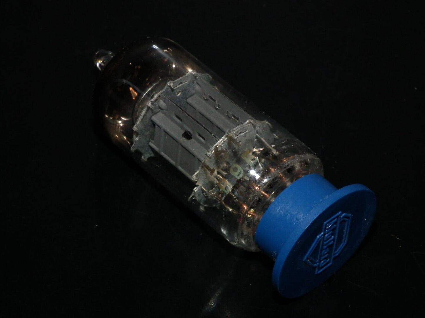 One (1 pcs) ECC83 Mullard 12AX7 NOS NIB
